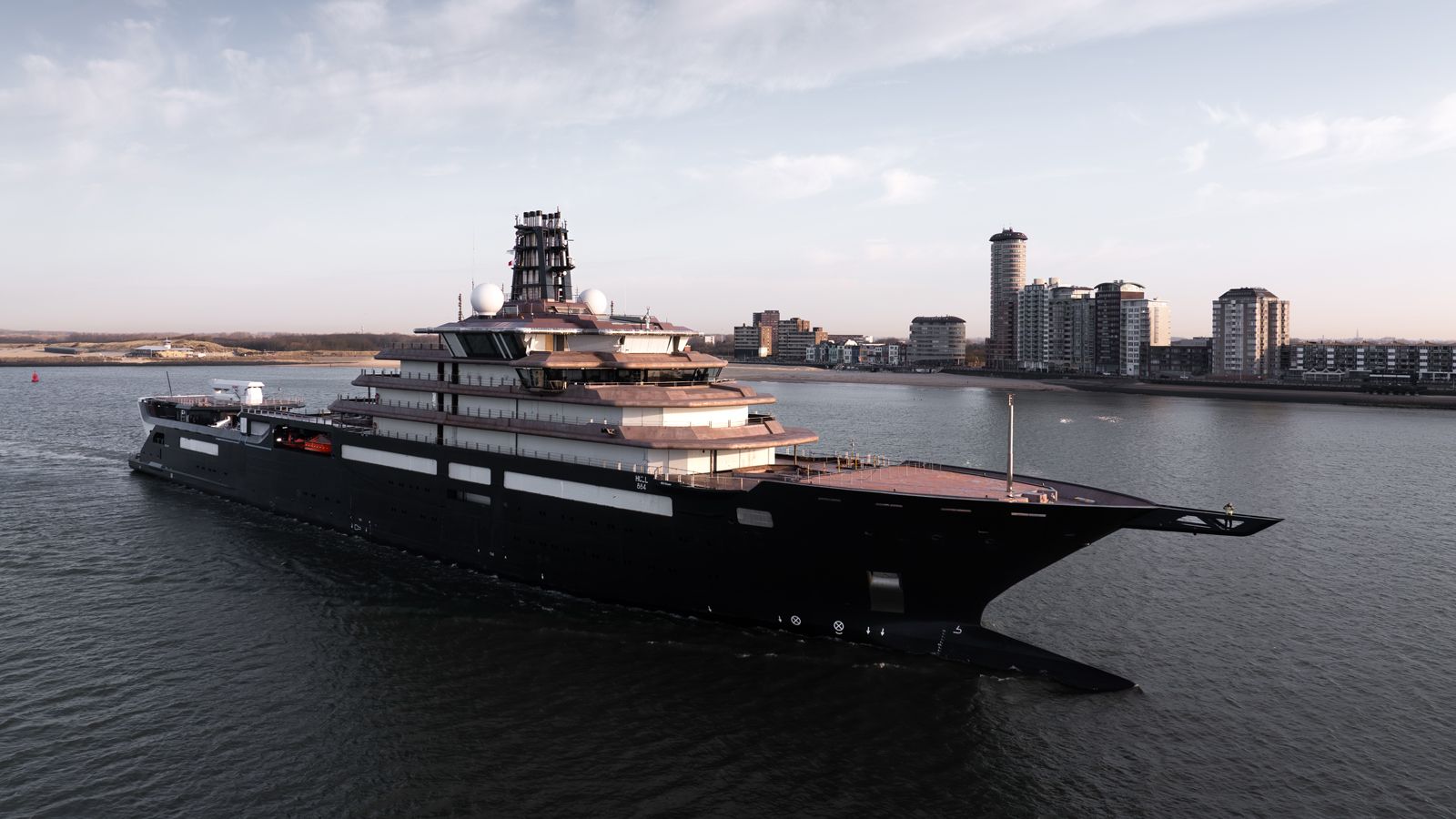 洋書 THE WORLD'S MOST EXTRAORDINARY YACHTS Thunder yacht (Oceanfast, 49.83m, 1998)